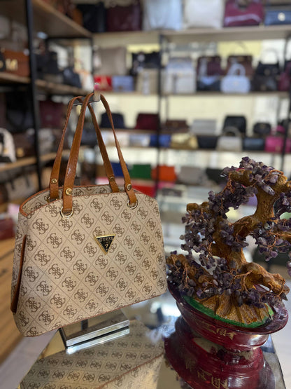 Guess Logolu Monogram Çantası